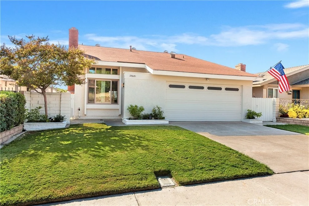 Unit for sale at 23081 Via Santa Maria, Mission Viejo, CA 92691