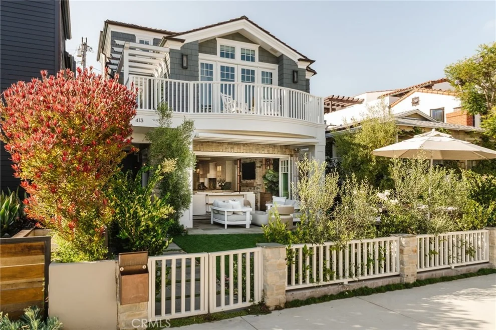 Unit for sale at 413 7th, Manhattan Beach, CA 90266