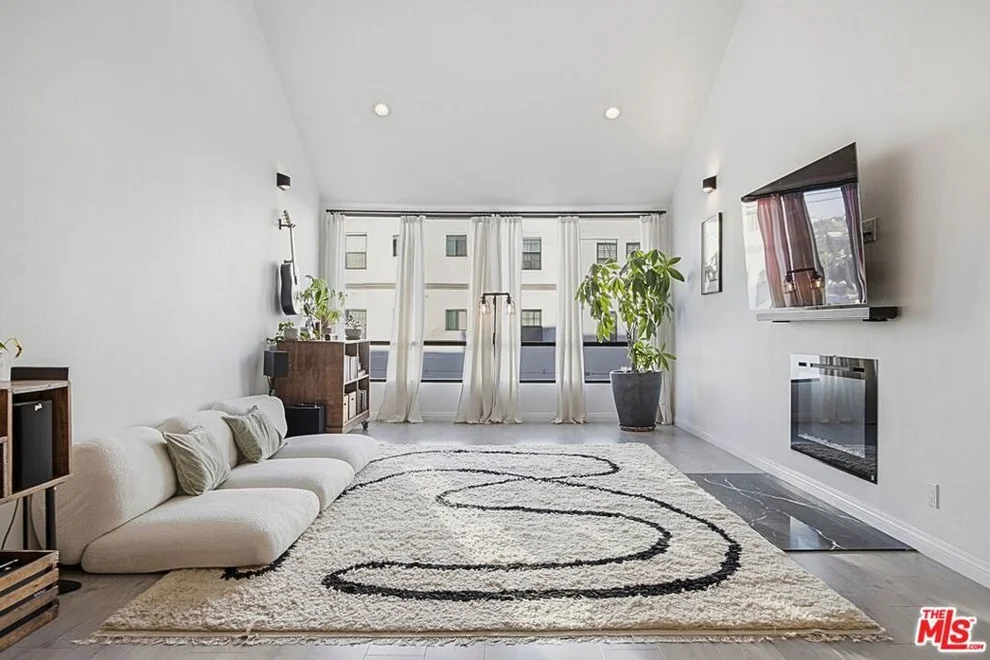 Unit for sale at 1900 Vine Street, Los Angeles, CA 90068