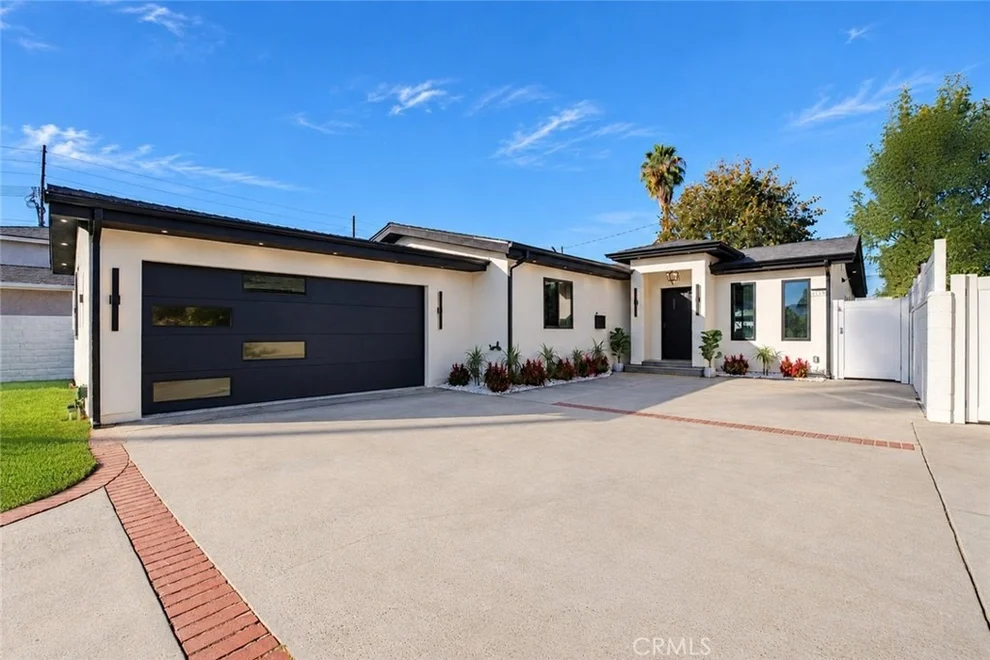 Unit for sale at 6819 Cantaloupe Avenue, Van Nuys, CA 91405
