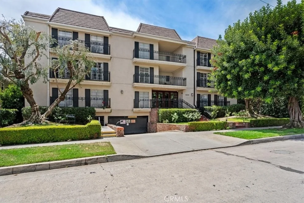 Unit for sale at 15248 Dickens Street, Sherman Oaks, CA 91403