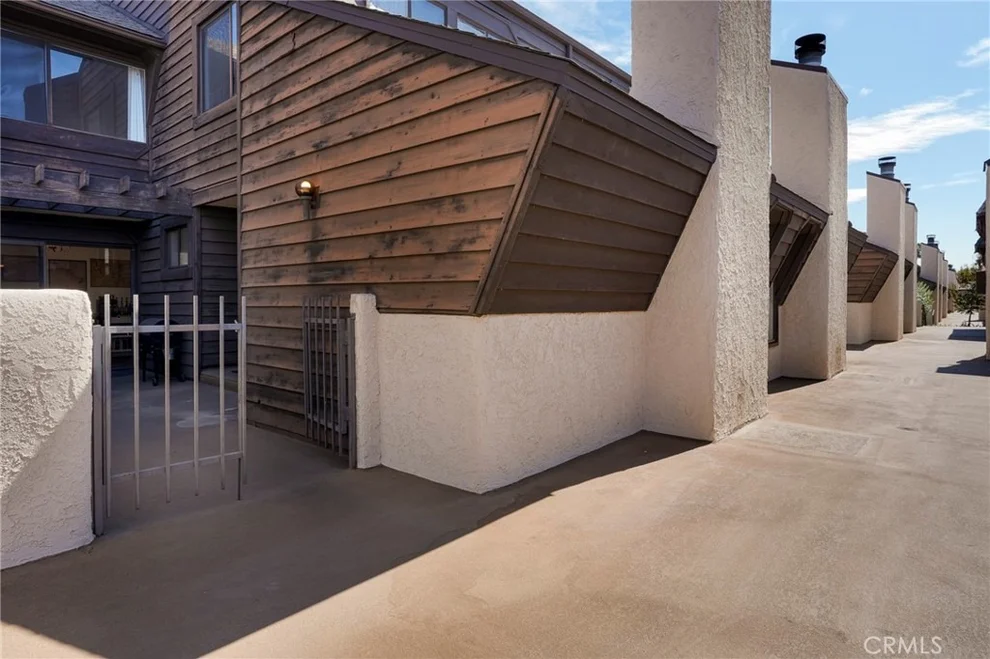 Unit for sale at 15050 Sherman, Los Angeles, CA 91405