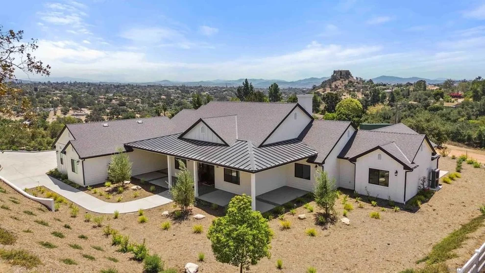 Unit for sale at 575 Twin Country Lane, Fallbrook, CA 92028