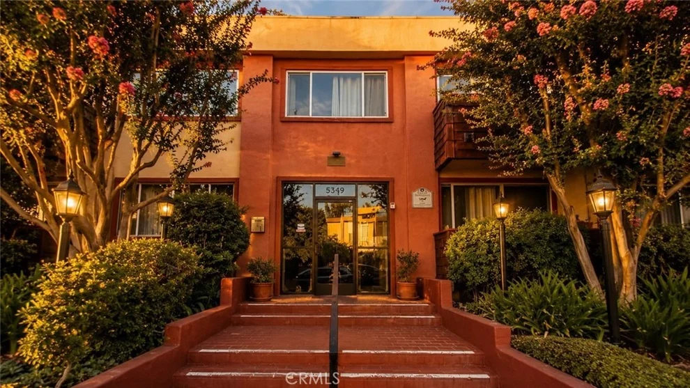 Unit for sale at 5349 Newcastle, Encino, CA 91316