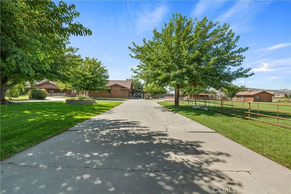 Unit for sale at 32623 Highway 190, Springville, CA 93265