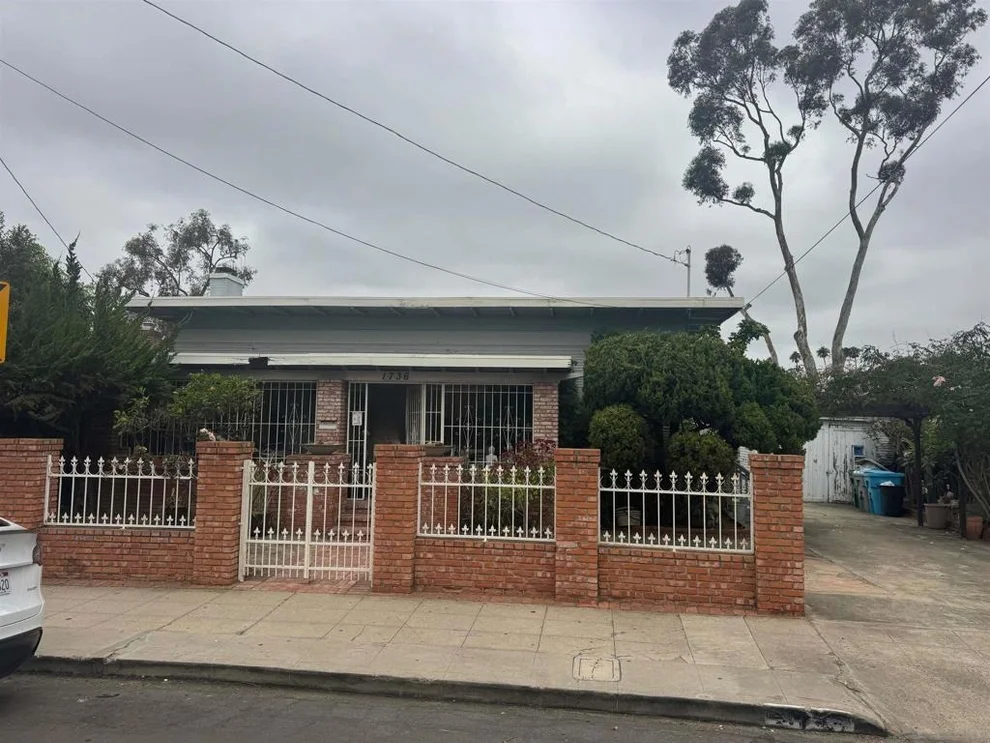 Unit for sale at 1736 Washington Pl, San Diego, CA 92103