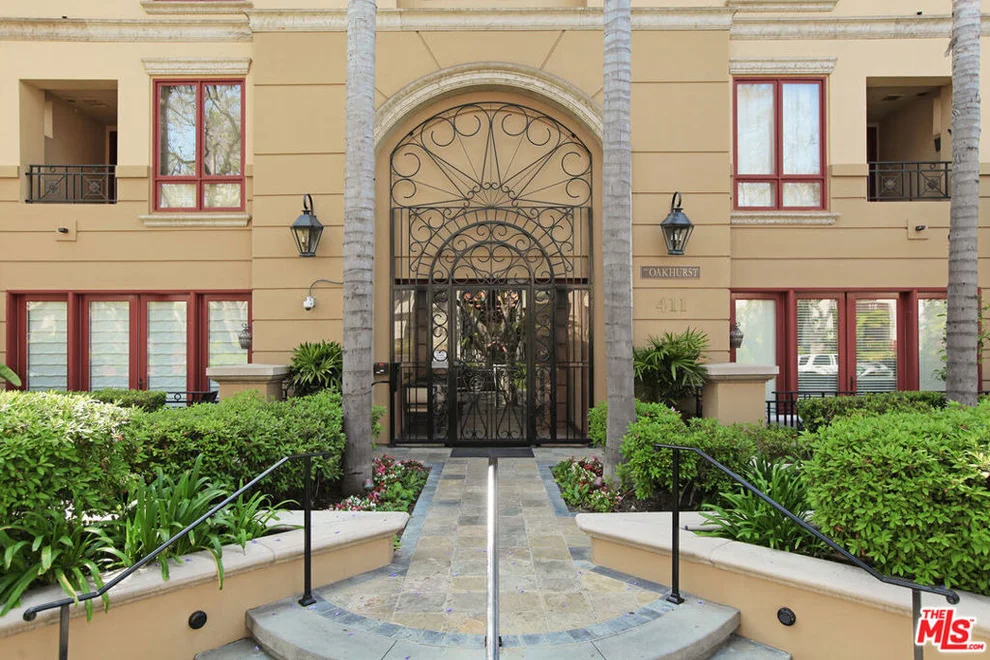 Unit for sale at 411 N Oakhurst Drive, Beverly Hills, CA 90210