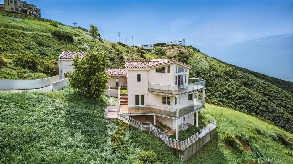 Unit for sale at 2501 Barrymore Drive, Malibu, CA 90265