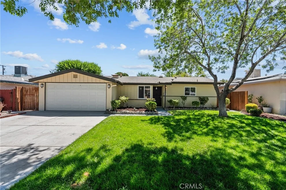 Unit for sale at 44938 Lorimer, Lancaster, CA 93534