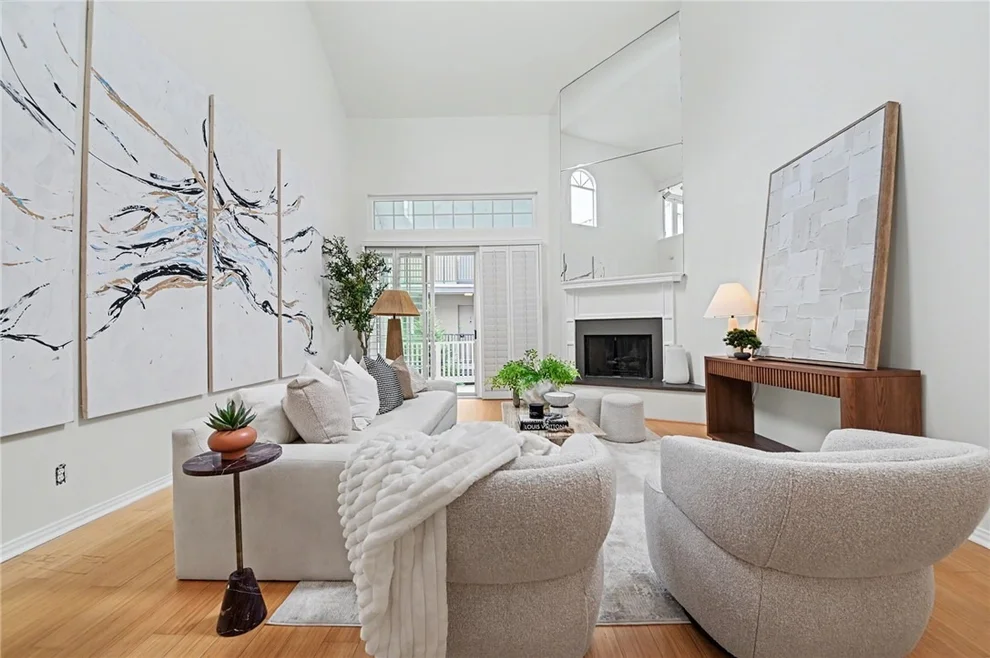 Unit for sale at 11667 Gorham, Los Angeles, CA 90049