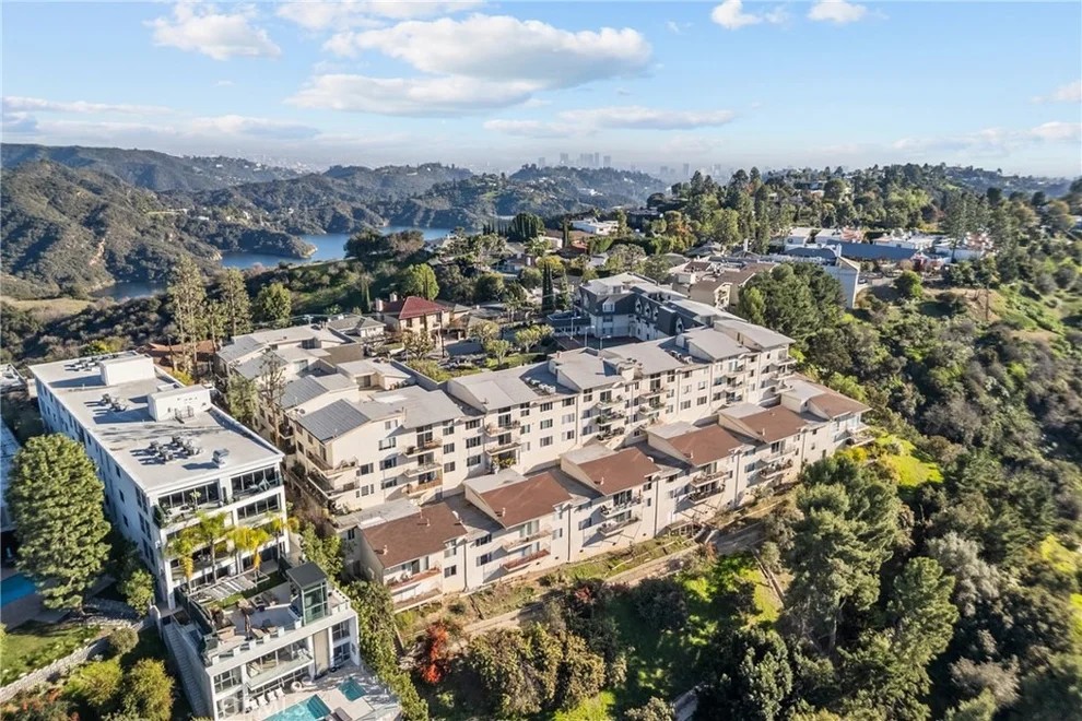 Unit for sale at 2385 Roscomare, Bel Air, CA 90077