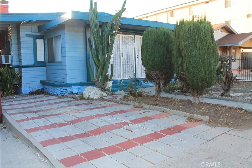 Unit for sale at 523 N Hobart Boulevard, Los Angeles, CA 90004