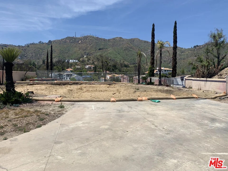 Unit for sale at 23309 W Paloma Blanca Drive, Malibu, CA 90265