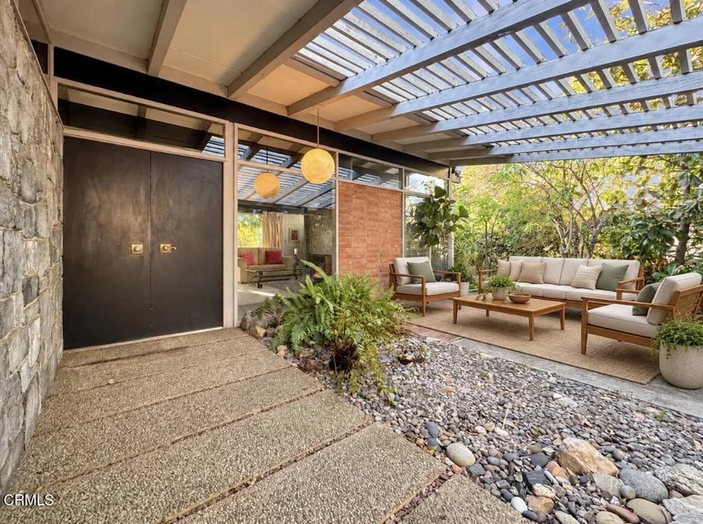 Unit for sale at 925 Monarch Drive, La Canada Flintridge, CA 91011