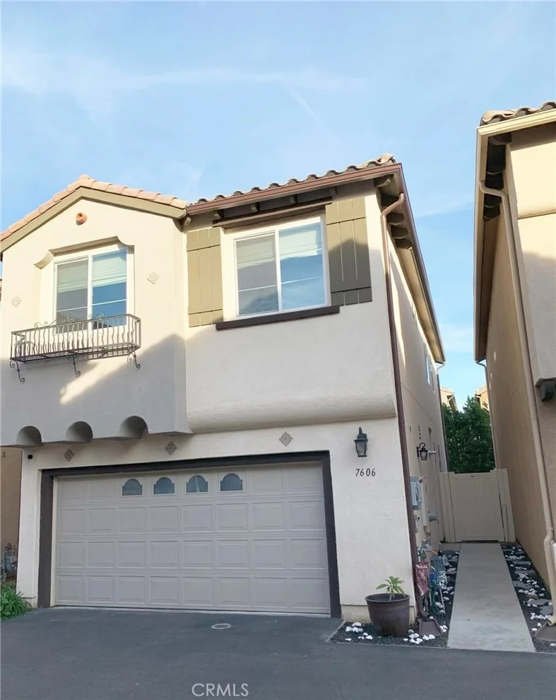 Unit for sale at 7606 N Patriot Way, Van Nuys, CA 91405