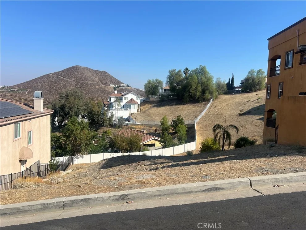 Unit for sale at 22871 Giant Fir, Canyon Lake, CA 92587