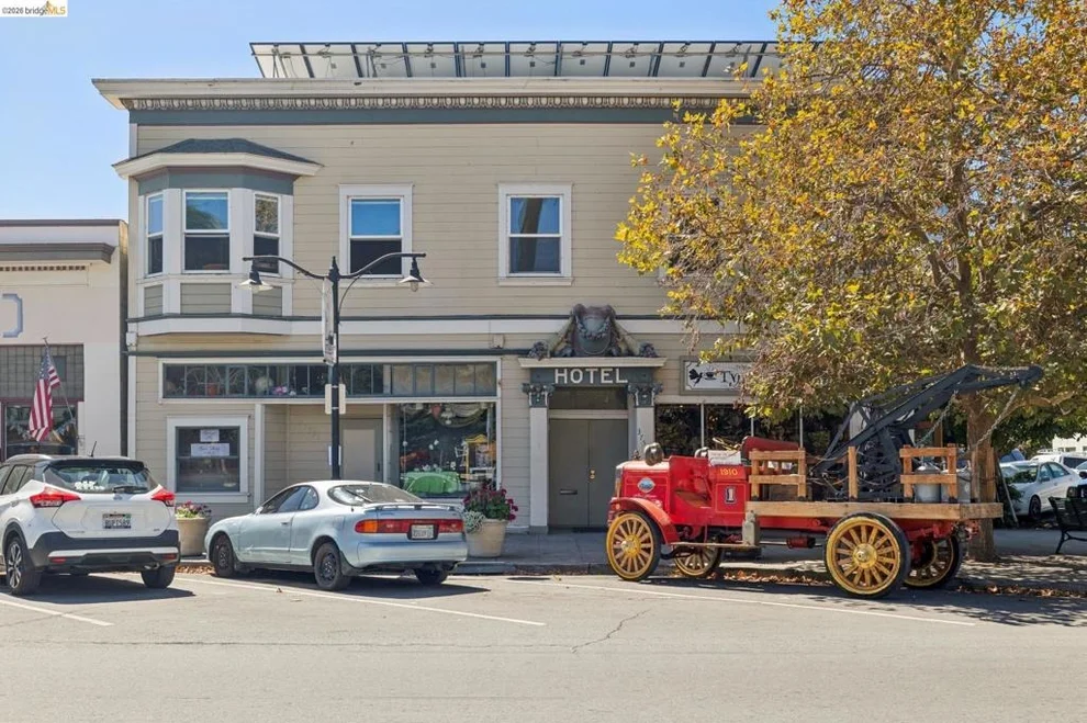Unit for sale at 37501 Niles Blvd, Fremont, CA 94536