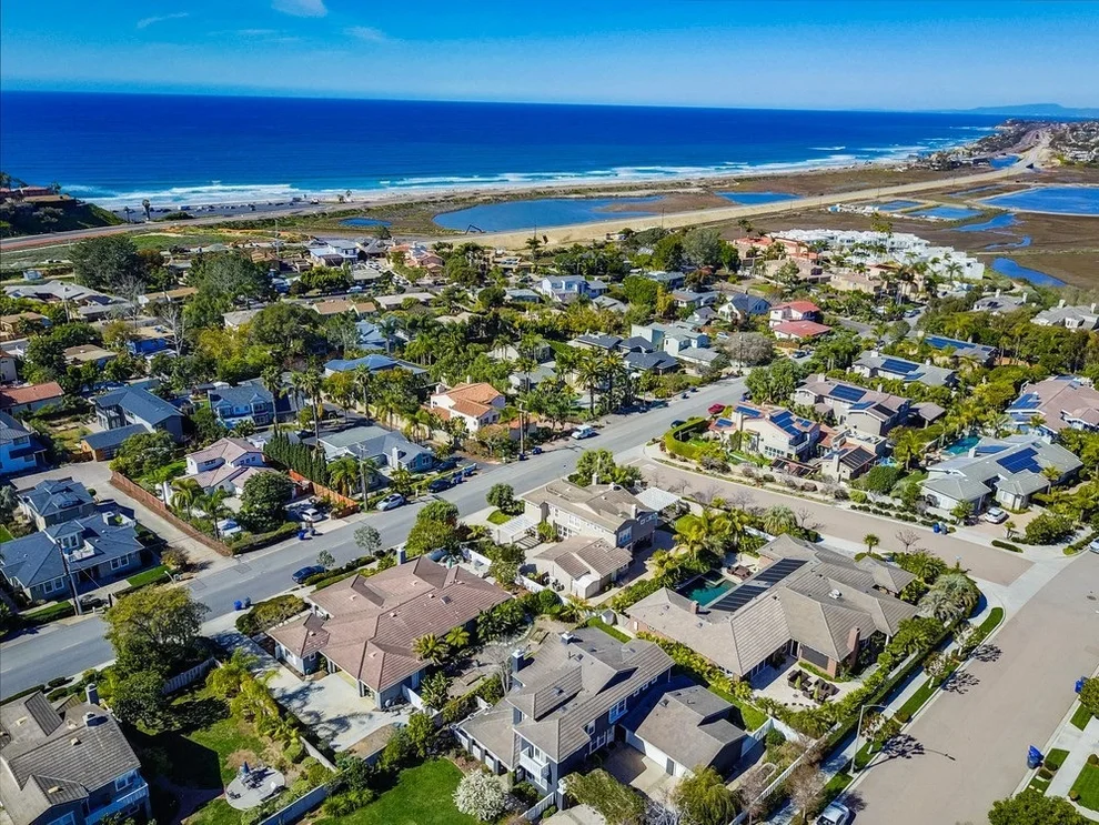 Unit for sale at 708 N Rios Ave, Solana Beach, CA 92075