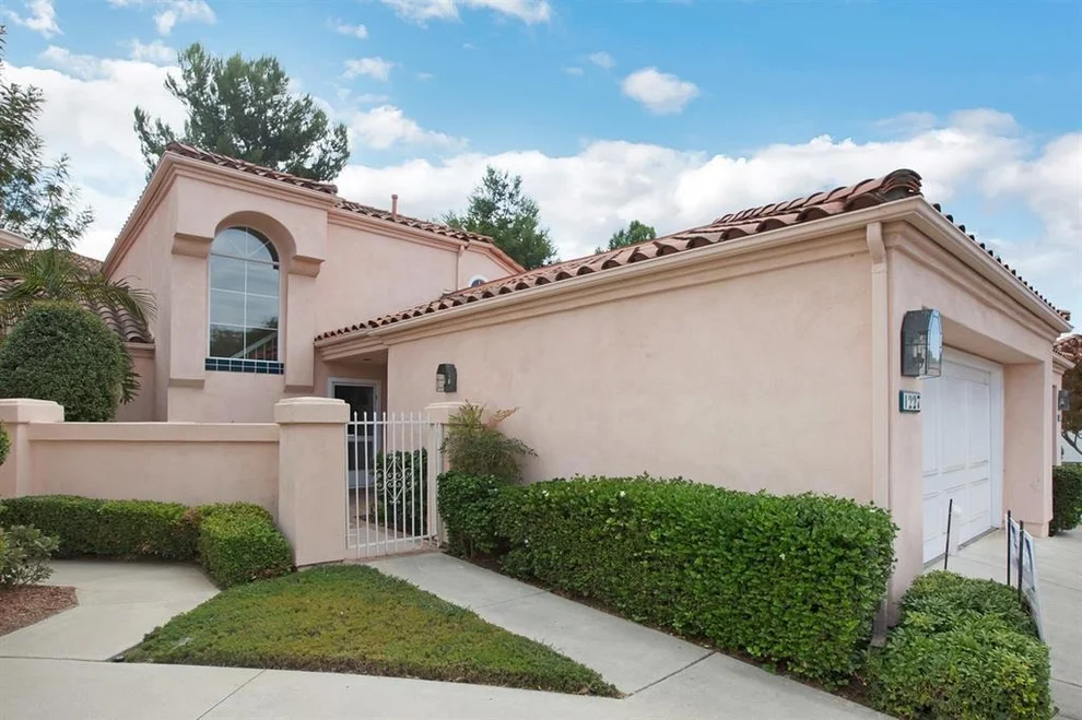 Unit for sale at 1227 Via Apuesto, San Marcos, CA 92078
