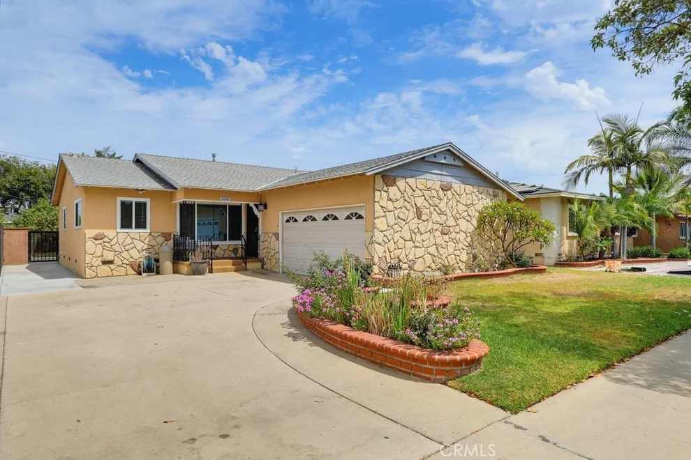 Unit for sale at 2841 E 69th, Long Beach, CA 90805