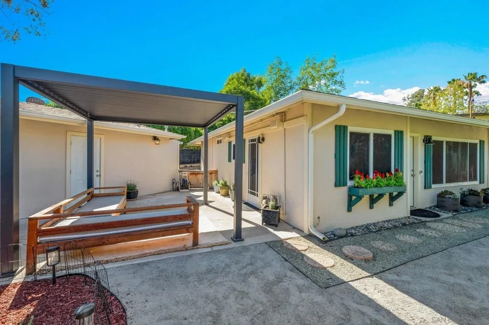 Unit for sale at 917 Chestnut St, Escondido, CA 92025