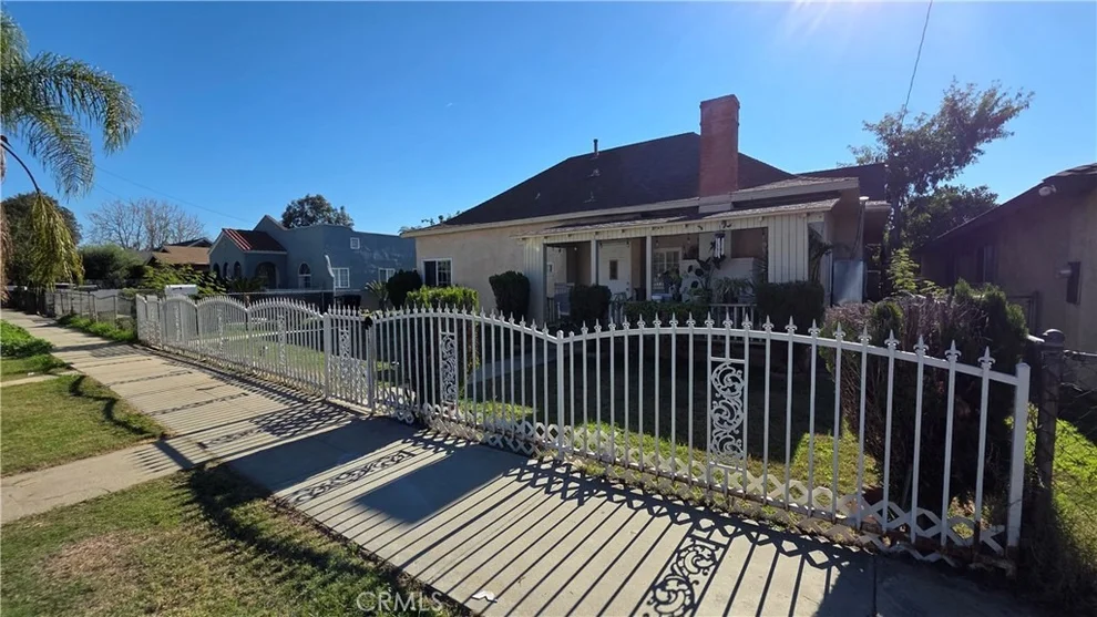Unit for sale at 716 E 6th, Pomona, CA 91766
