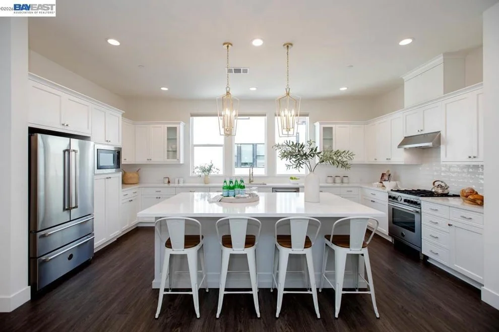 Unit for sale at 2042 Halo Ln, Alameda, CA 94501