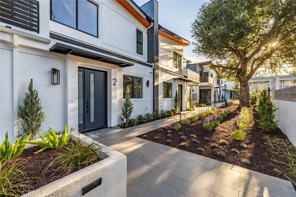 Unit for sale at 1649 N Lake Avenue, Pasadena, CA 91104