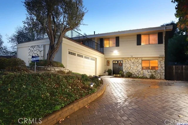 Unit for sale at 3320 Crail Way, Glendale, CA 91206