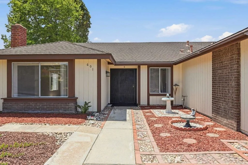 Unit for sale at 601 Cerro Street, Encinitas, CA 92024