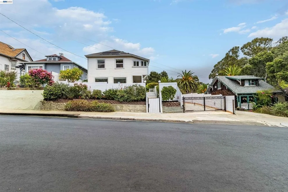 Unit for sale at 3416 Davis St, Oakland, CA 94601