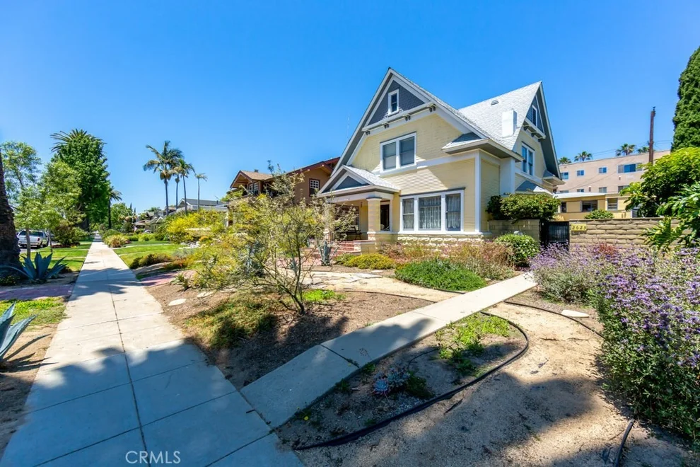 Unit for sale at 2621 E 1st Street, Long Beach, CA 90803
