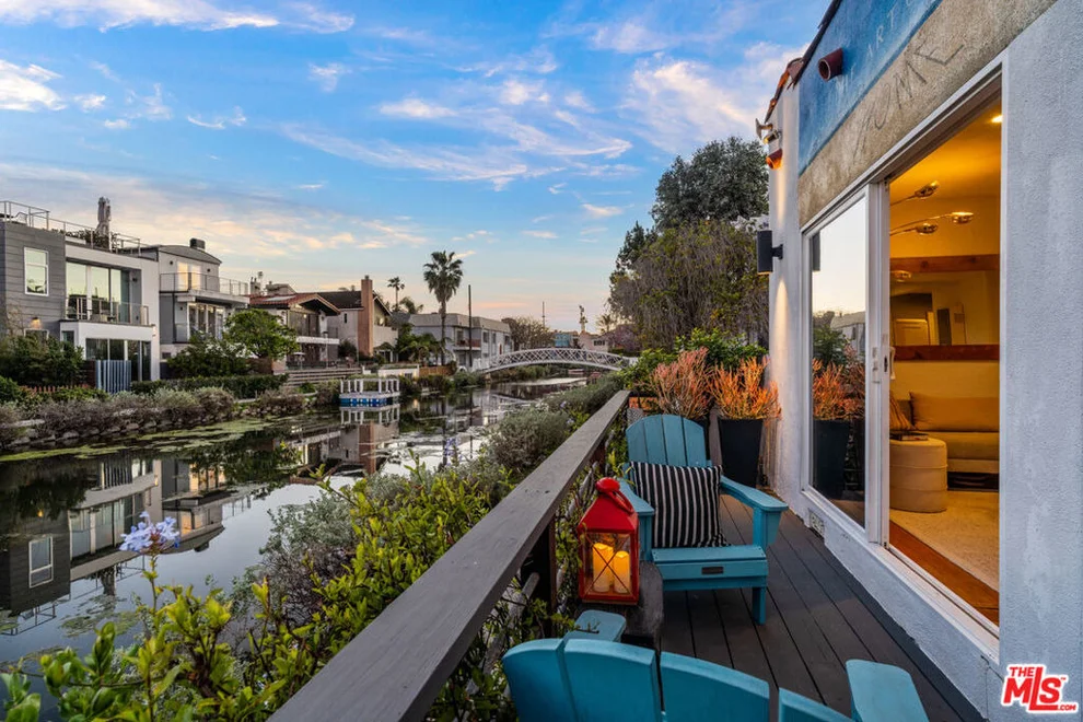 Unit for sale at 225 Carroll Canal, Los Angeles, CA 90291