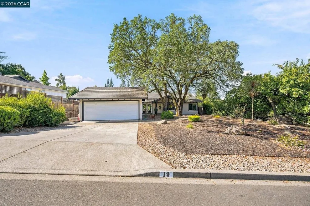 Unit for sale at 19 Inverness Dr, Napa, CA 94558
