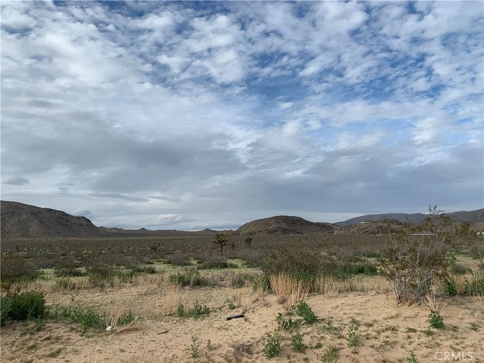 Unit for sale at 0 Mountain View Lane, Apple Valley, CA 92307