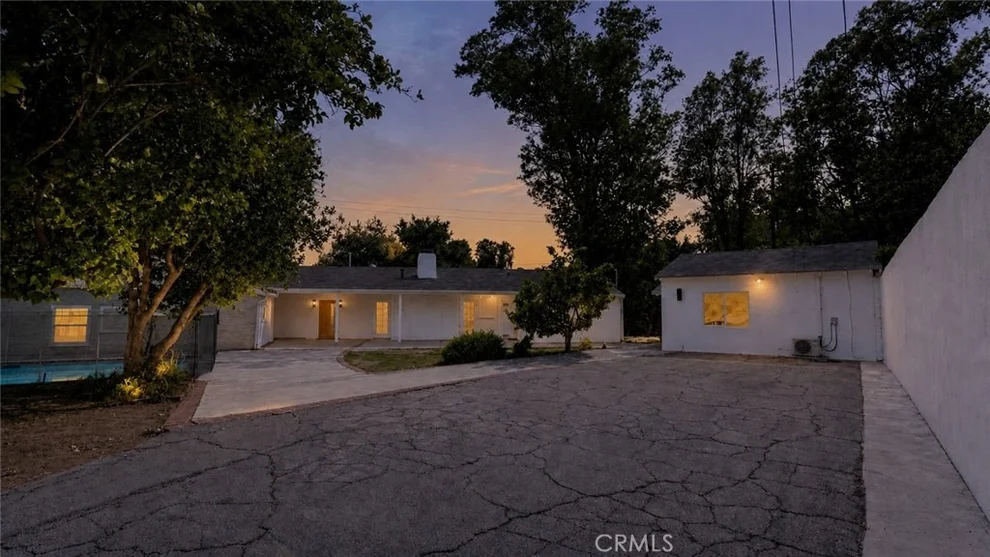 Unit for sale at 4711 Tyrone, Sherman Oaks, CA 91423