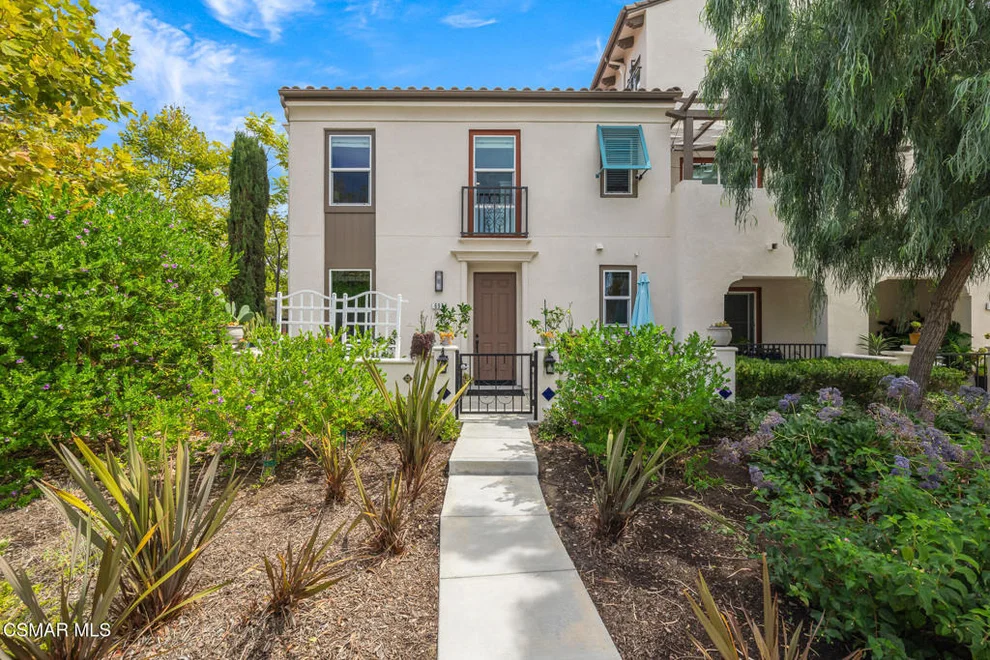 Unit for sale at 697 Camino Tierra Santa, Camarillo, CA 93010