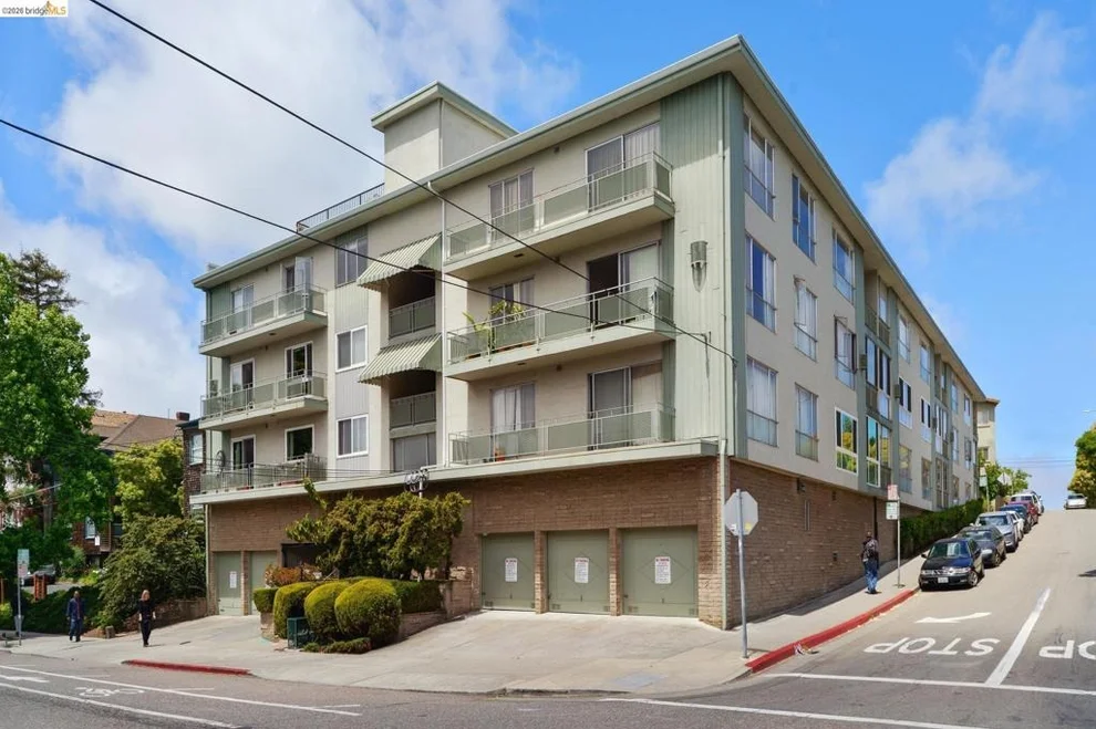 Unit for sale at 3877 Howe St, Oakland, CA 94611