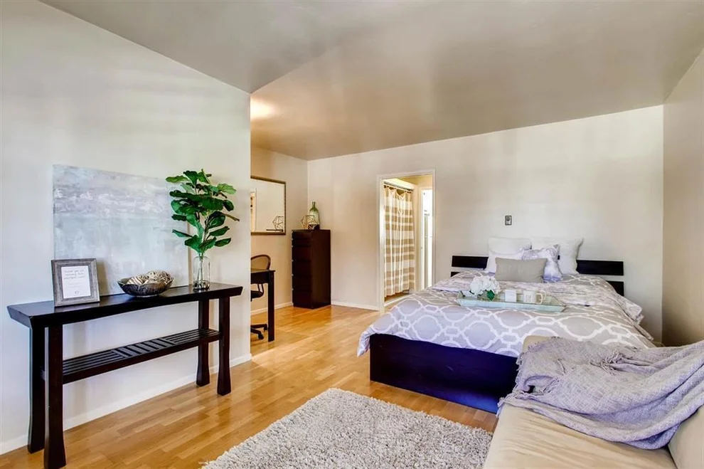 Unit for sale at 415 Gravilla, La Jolla, CA 92037