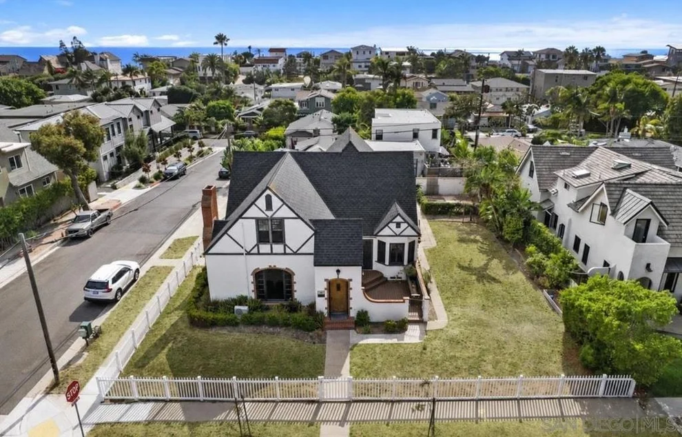 Unit for sale at 304 La Veta Ave, Encinitas, CA 92024
