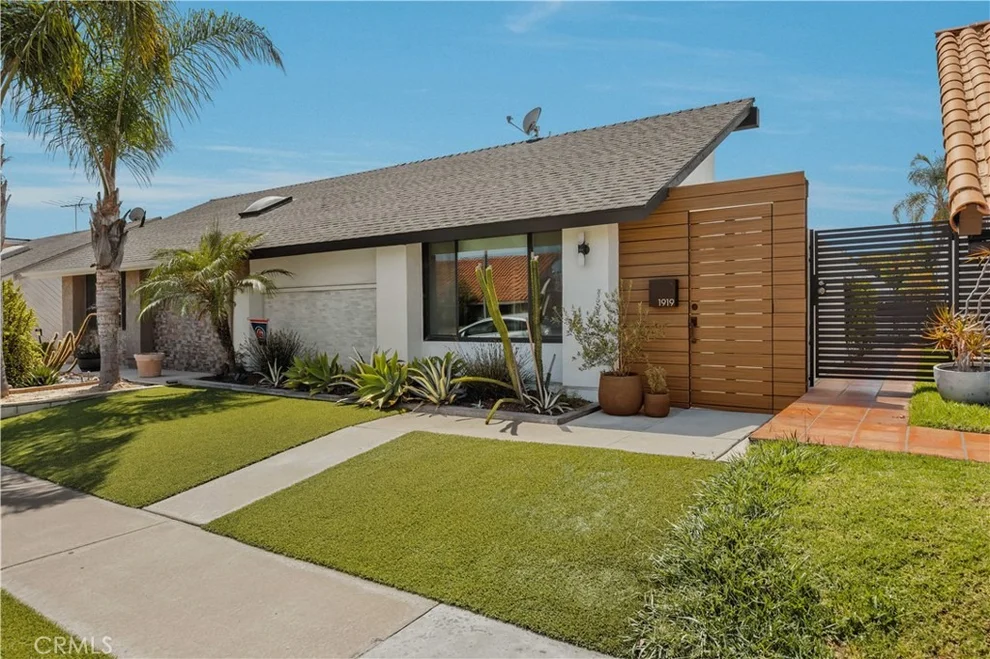 Unit for sale at 1919 Alsuna, Huntington Beach, CA 92648