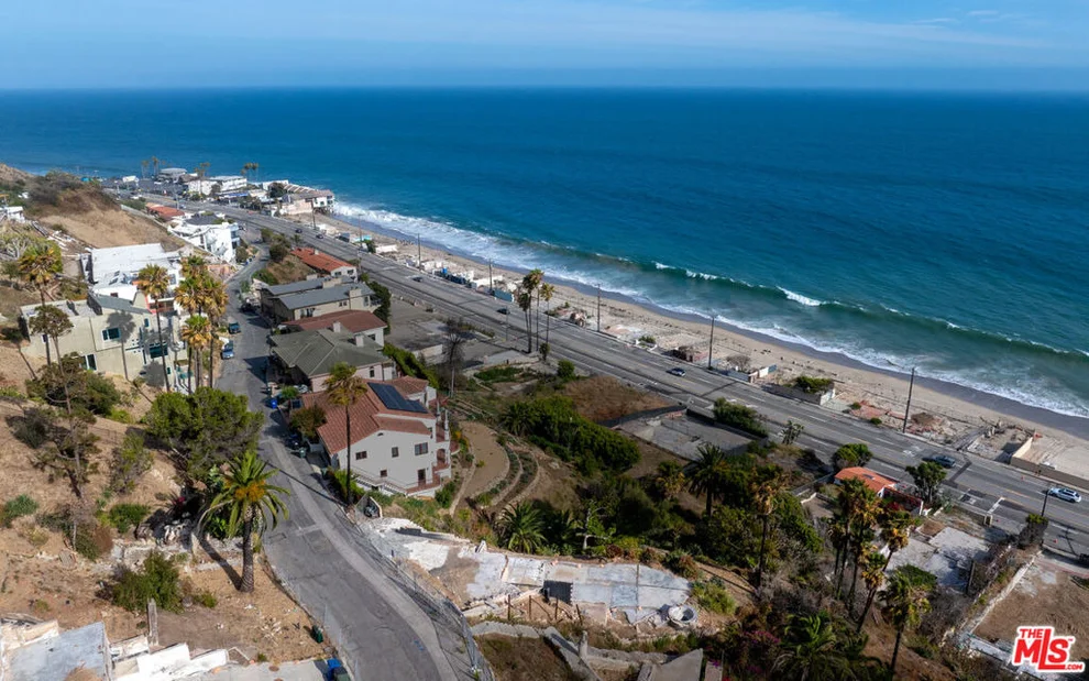 Unit for sale at 21400 Rambla Vista, Malibu, CA 90265