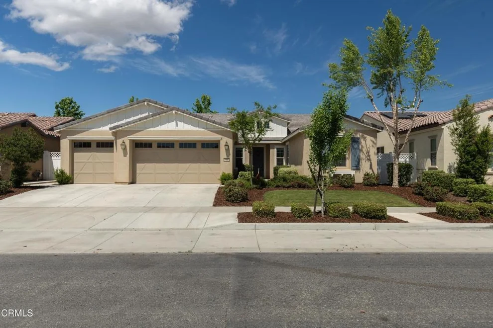 Unit for sale at 13612 Pixton Avenue, Bakersfield, CA 93311