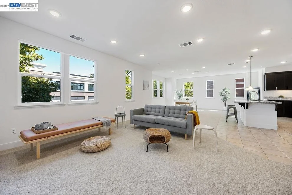 Unit for sale at 2729 5Th St, Alameda, CA 94501