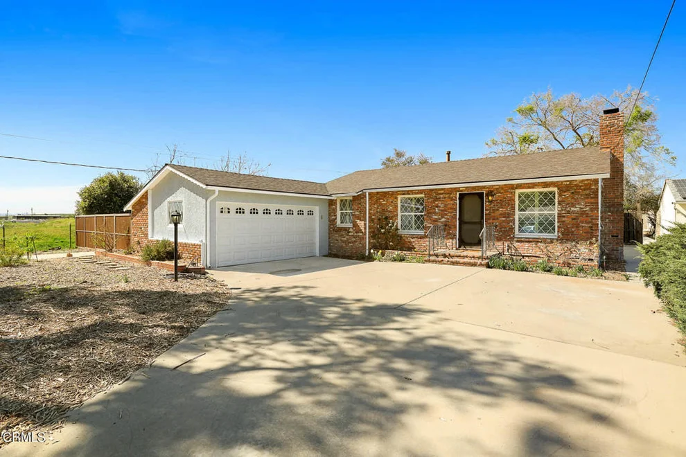 Unit for sale at 10989 Elinda Place, Sun Valley, CA 91352