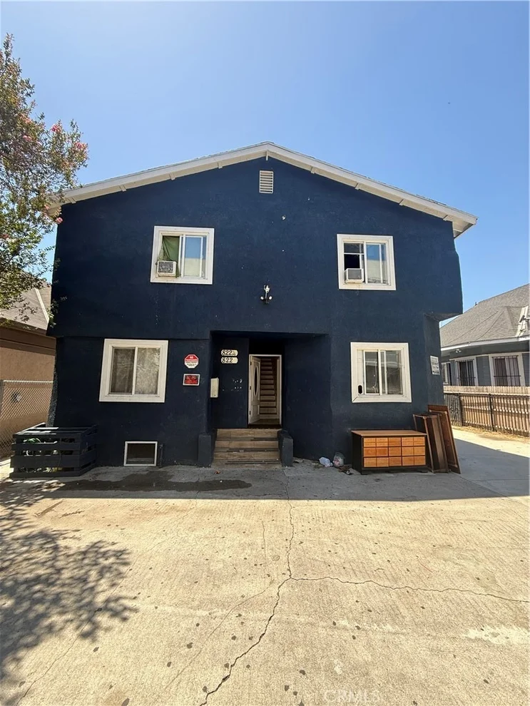 Unit for sale at 822 W 60th, Los Angeles, CA 90044