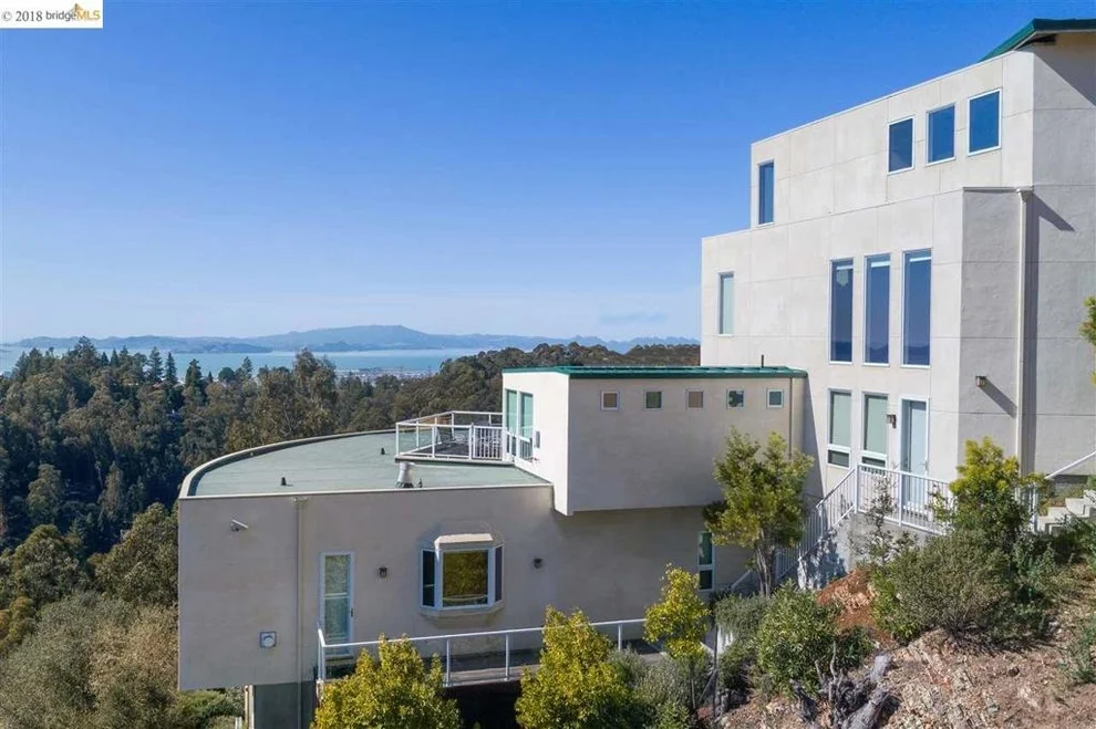 Unit for sale at 6401 Thorndale Dr, Oakland, CA 94611