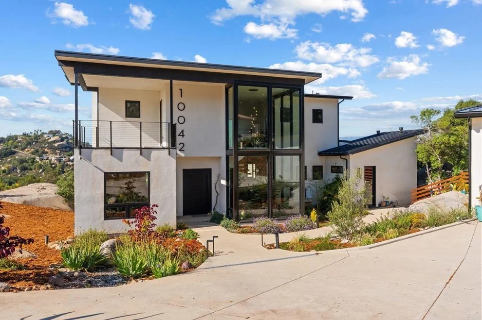 Unit for sale at 10042 Tall Oak Dr, Escondido, CA 92026