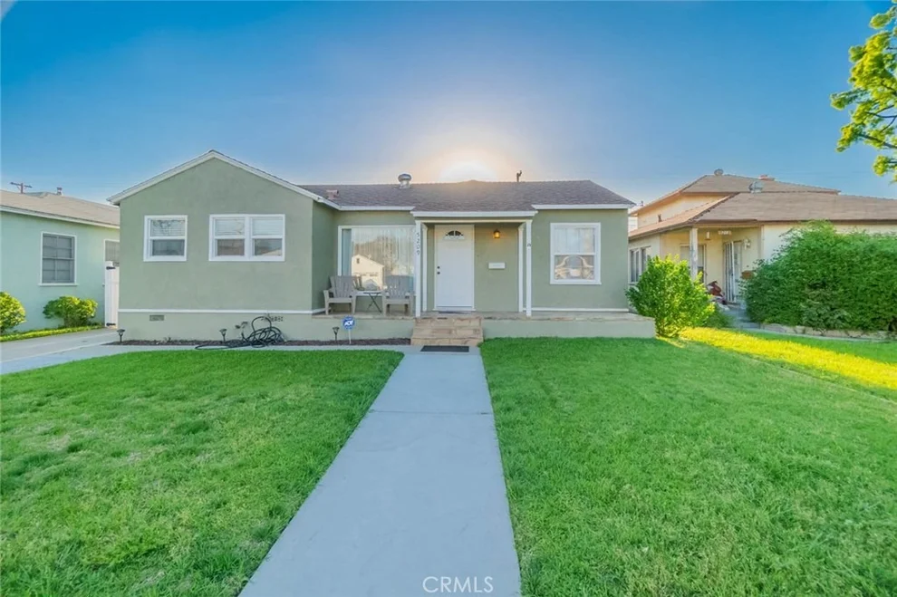 Unit for sale at 5209 Klondike Avenue, Lakewood, CA 90712