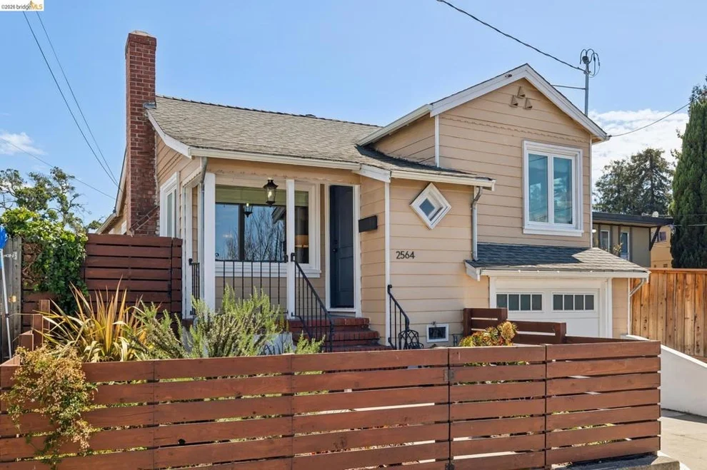 Unit for sale at 2564 35th Ave, Oakland, CA 94601